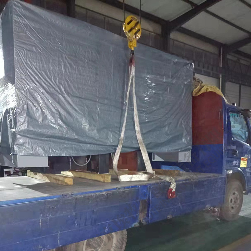 河南加工轴  盘 套的李总定制的LCK850数控立车已经装车发货